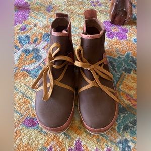 Chaco Harper Mid Boots size 8.5
